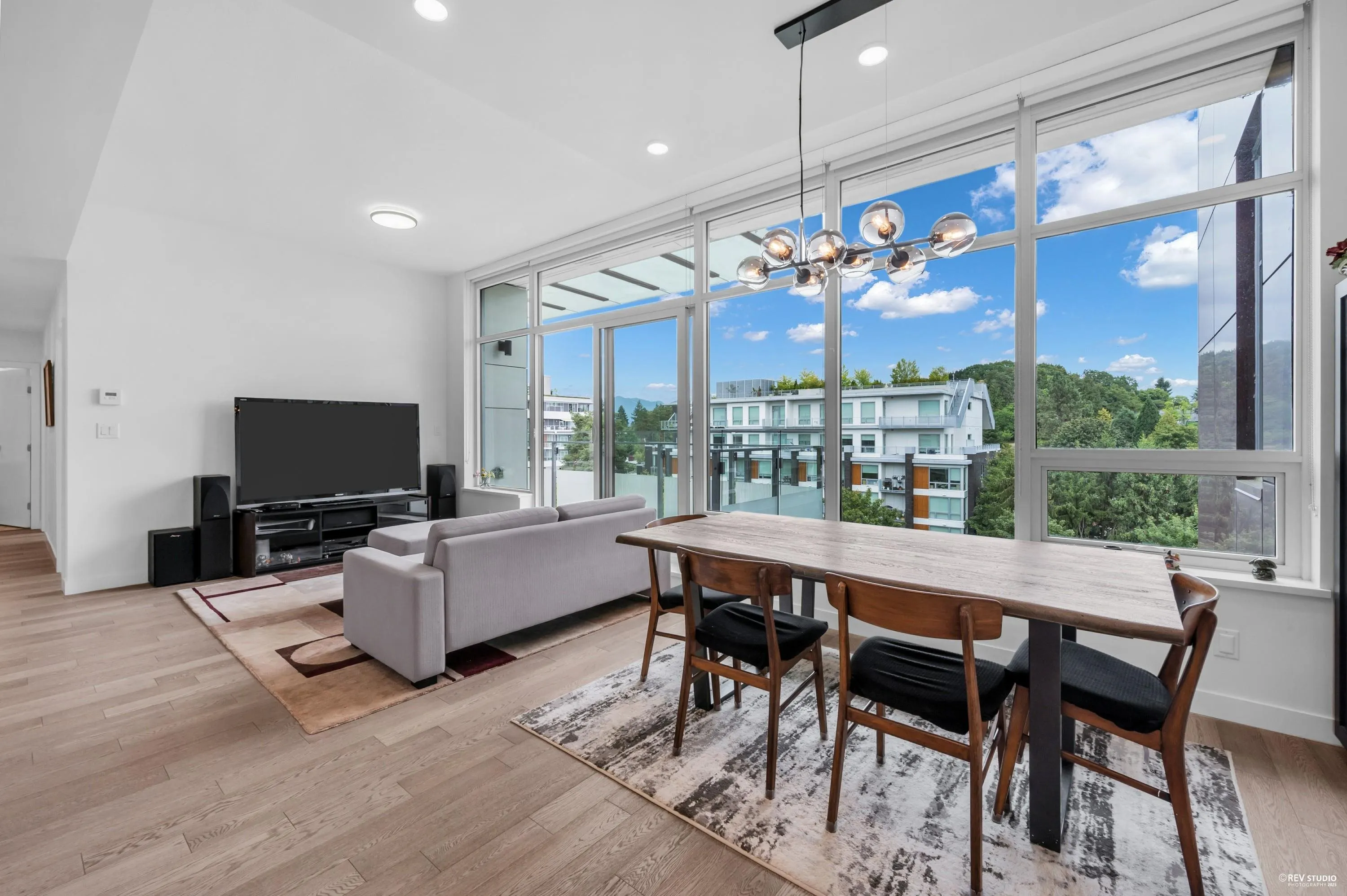 5077 Cambie Street #604