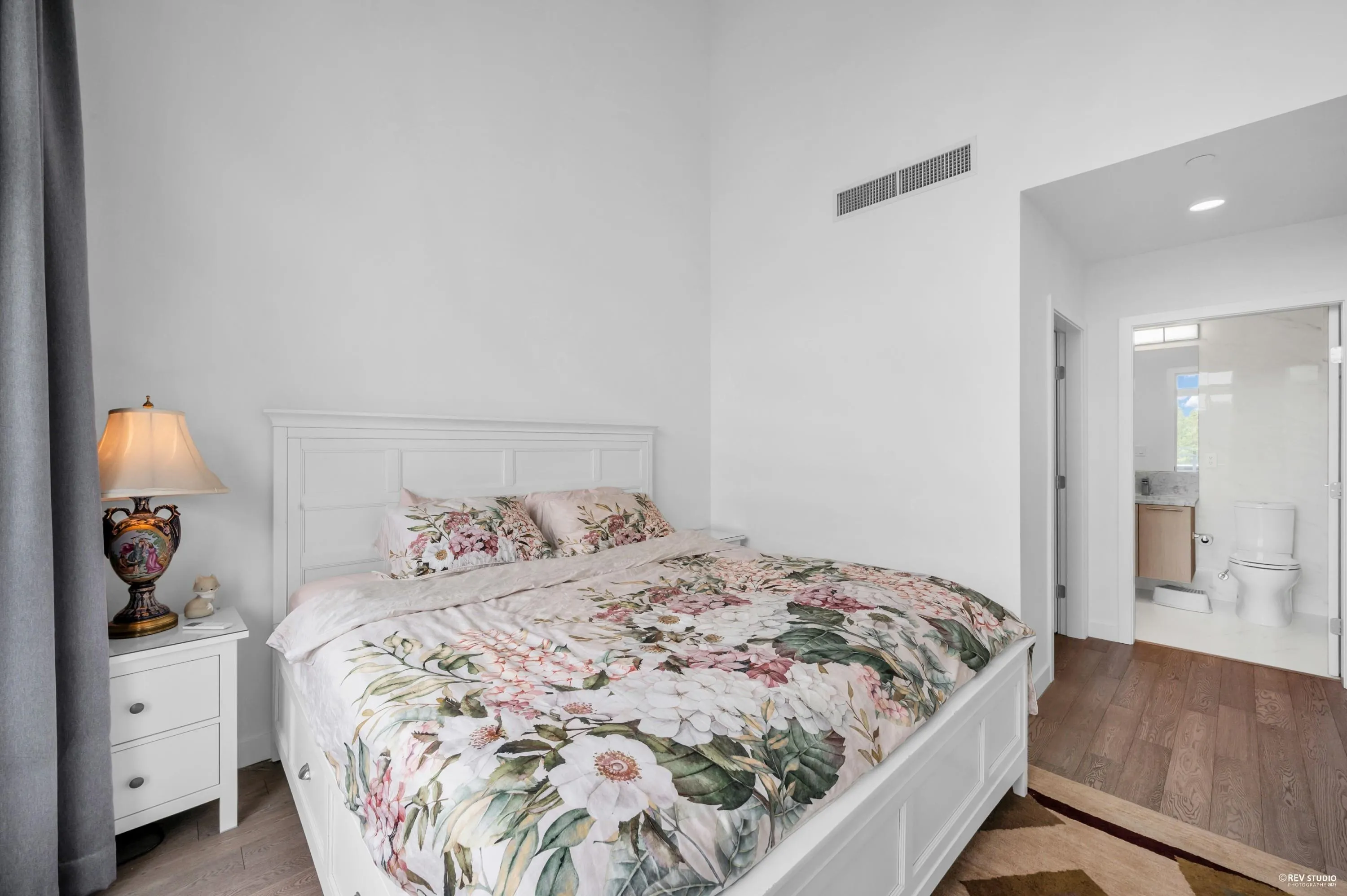 5077 Cambie Street #604