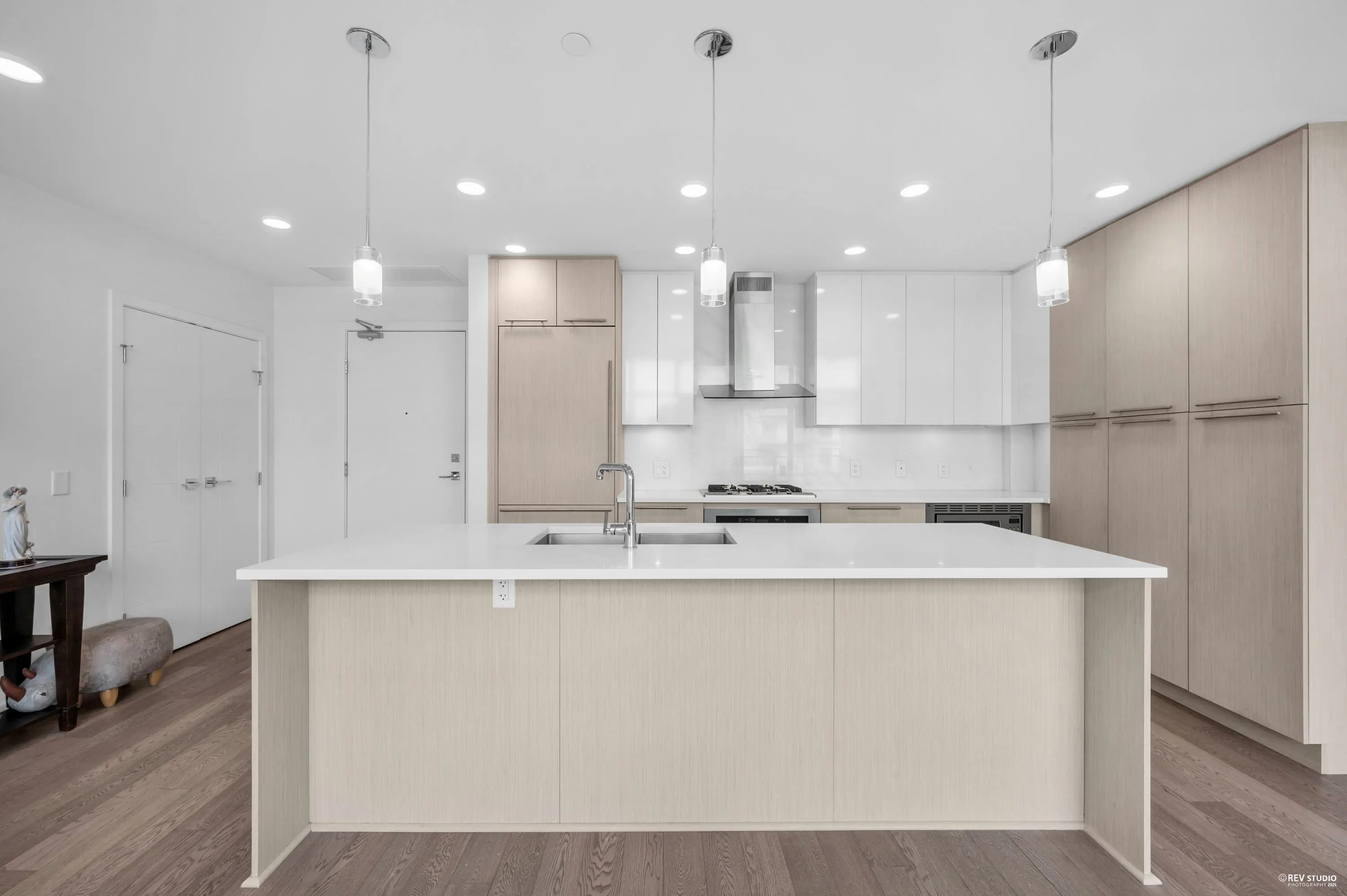 5077 Cambie Street #604