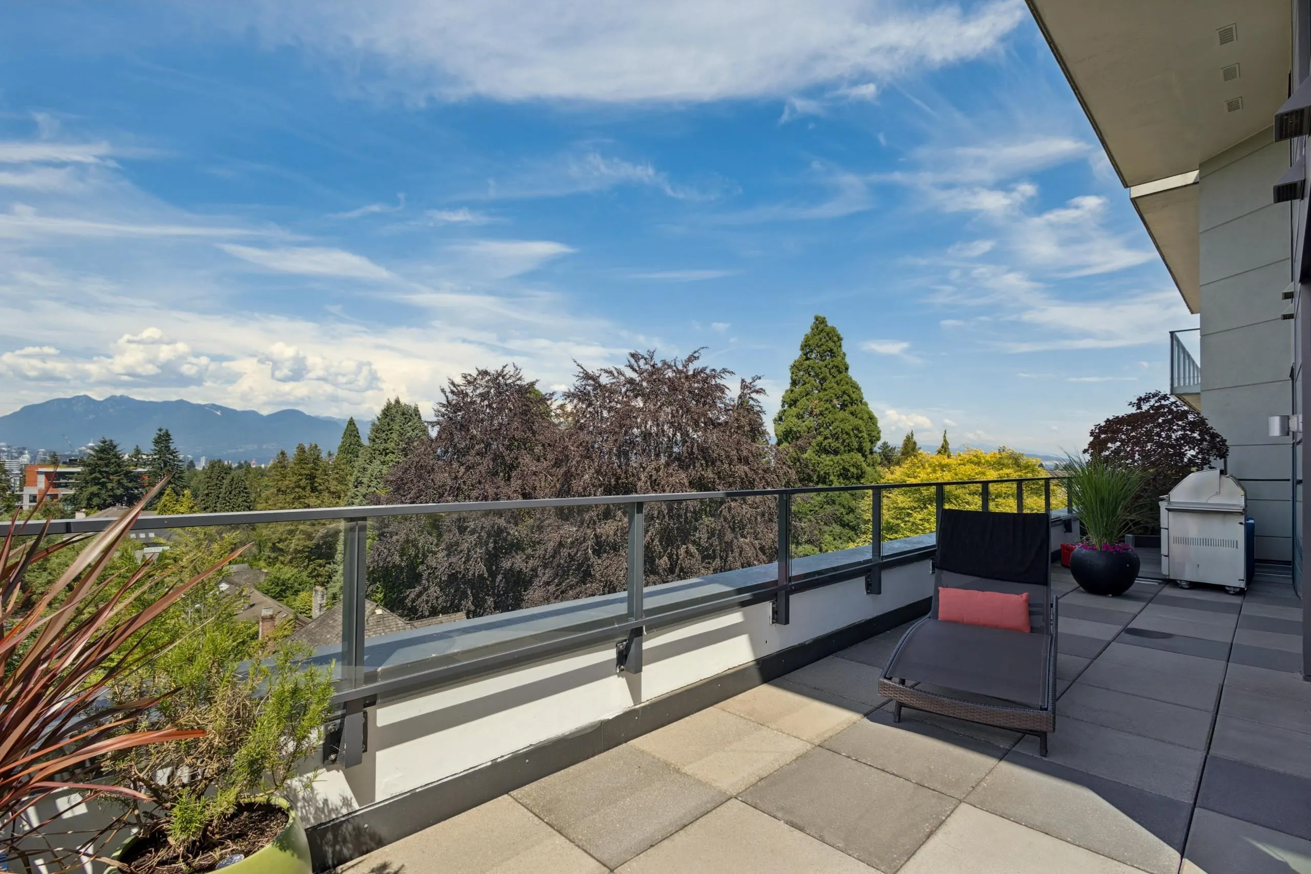 4427 Cambie Street #601