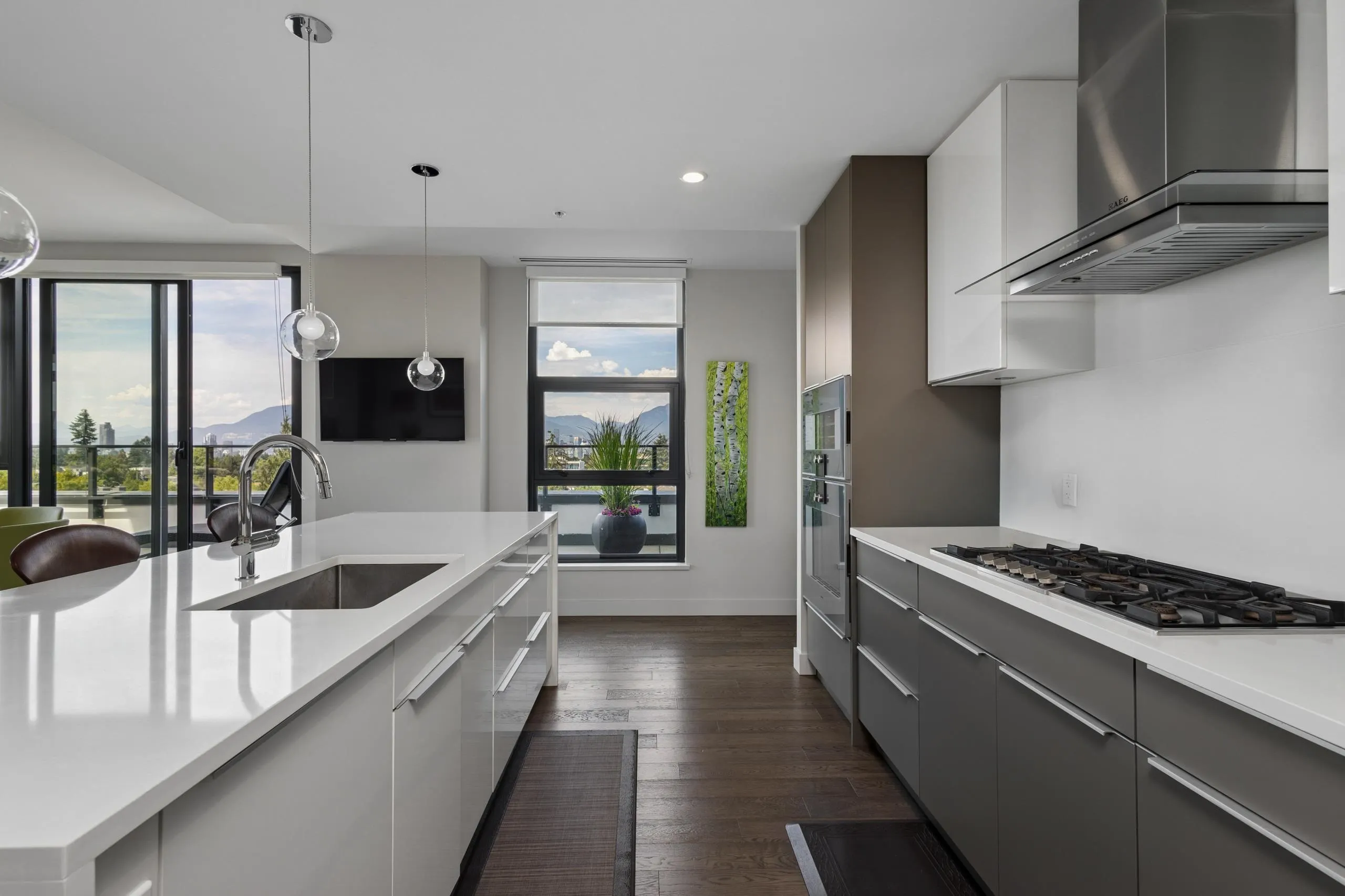 4427 Cambie Street #601