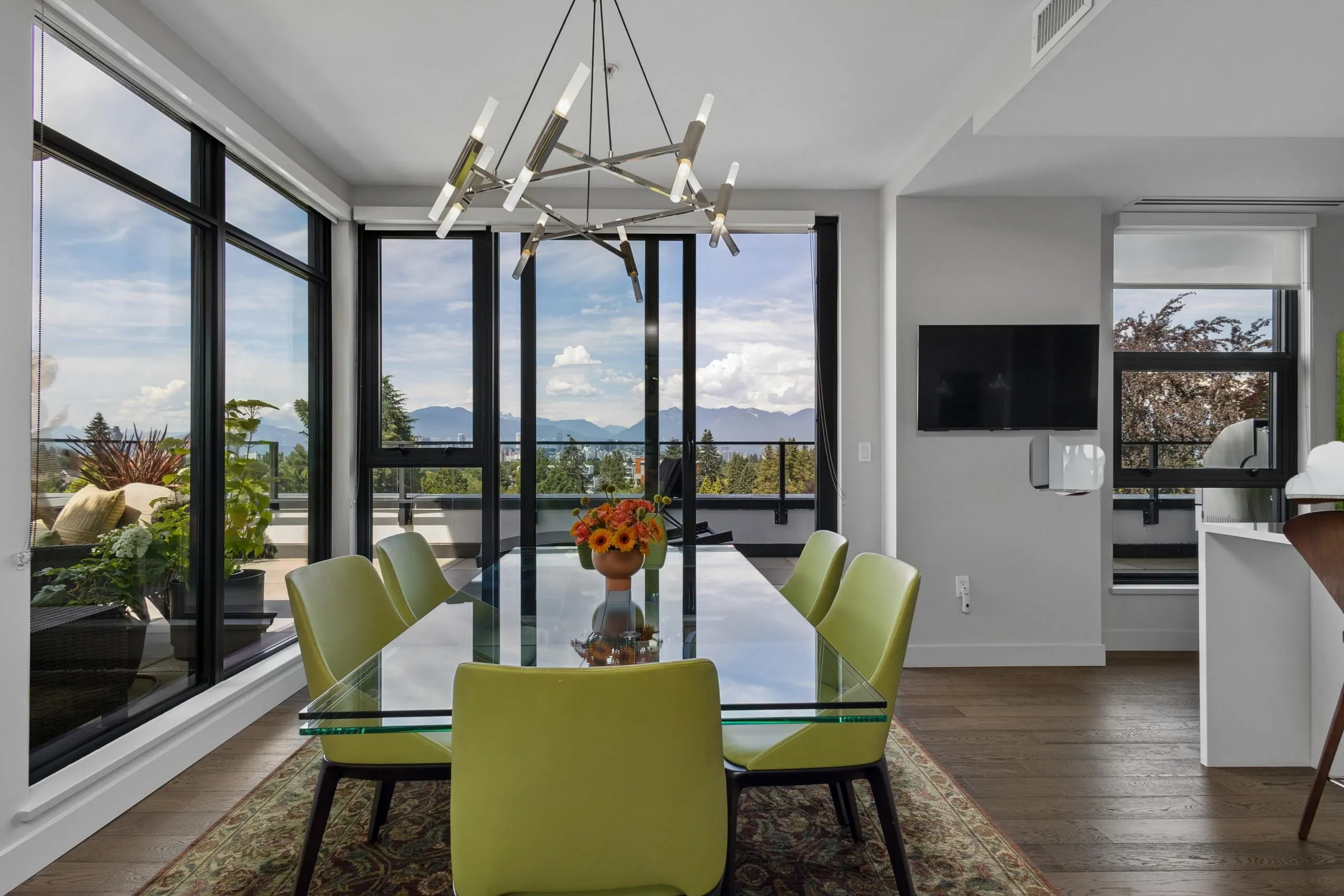 4427 Cambie Street #601