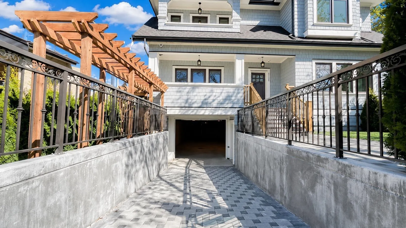 2373 W 7th Avenue