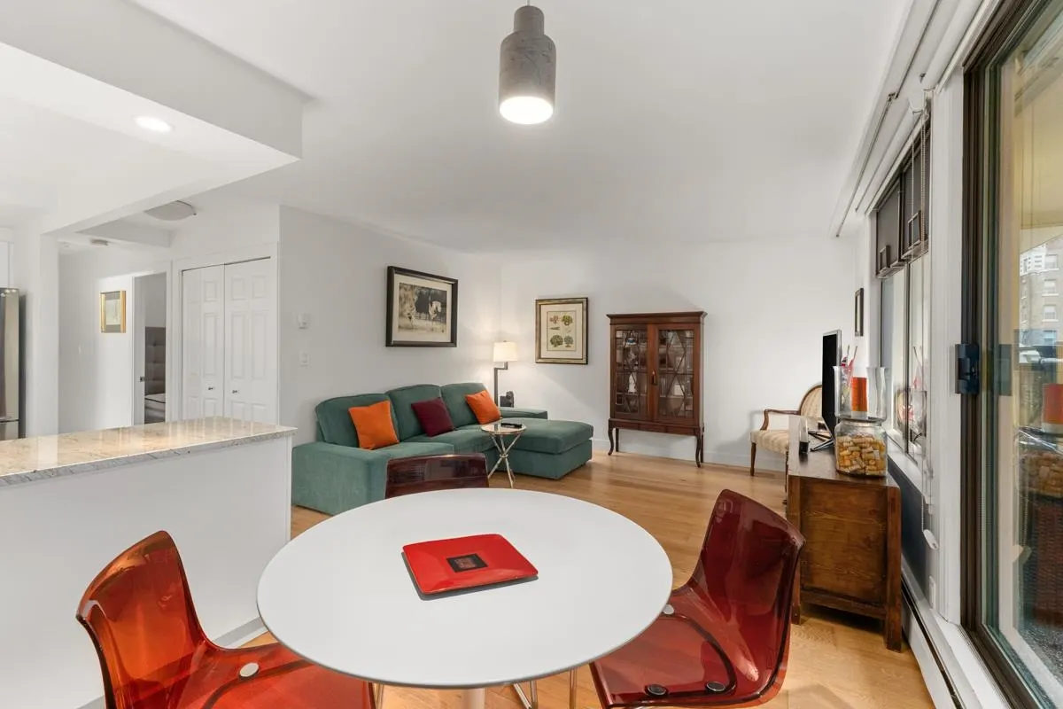 1819 Pendrell Street #401