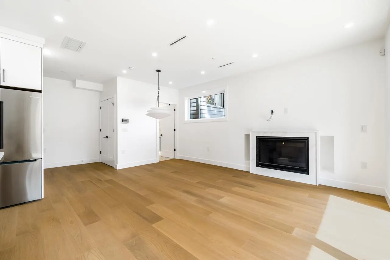 950 W 17th Avenue #2