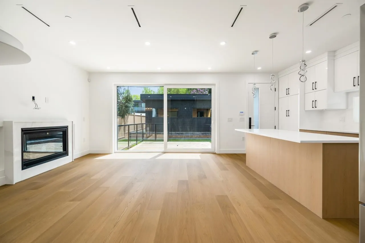 950 W 17th Avenue #2
