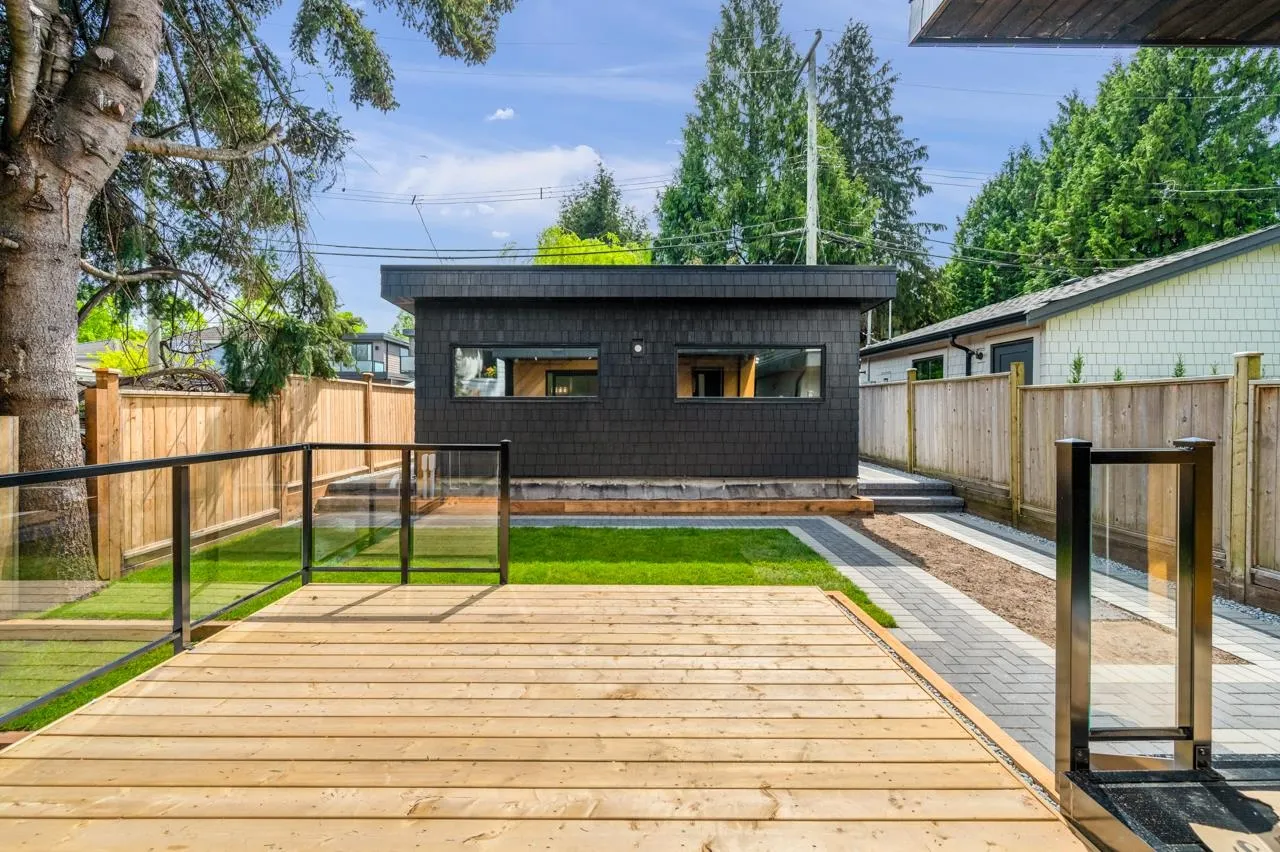 950 W 17th Avenue #2