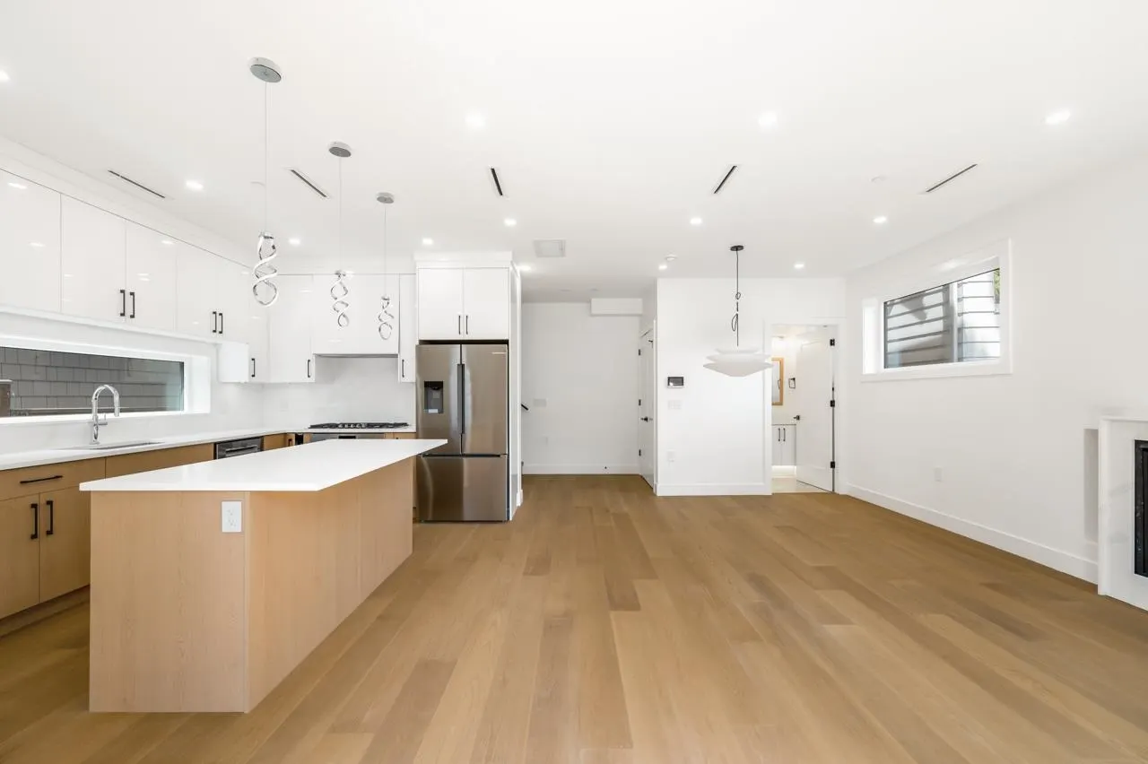 950 W 17th Avenue #2
