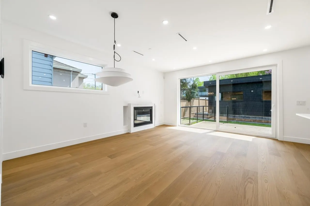 950 W 17th Avenue #2