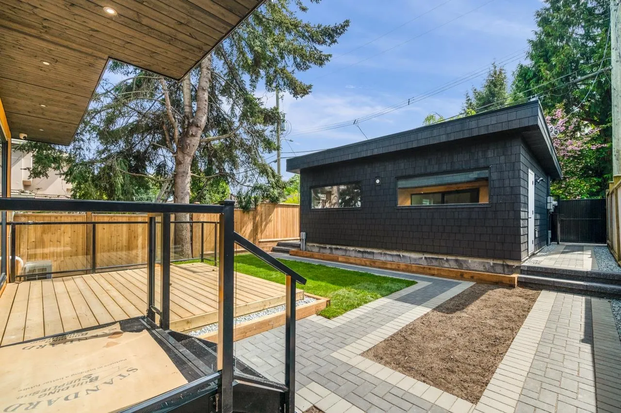 950 W 17th Avenue #2