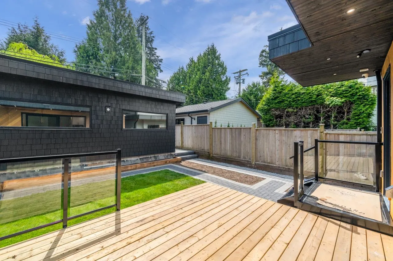 950 W 17th Avenue #2
