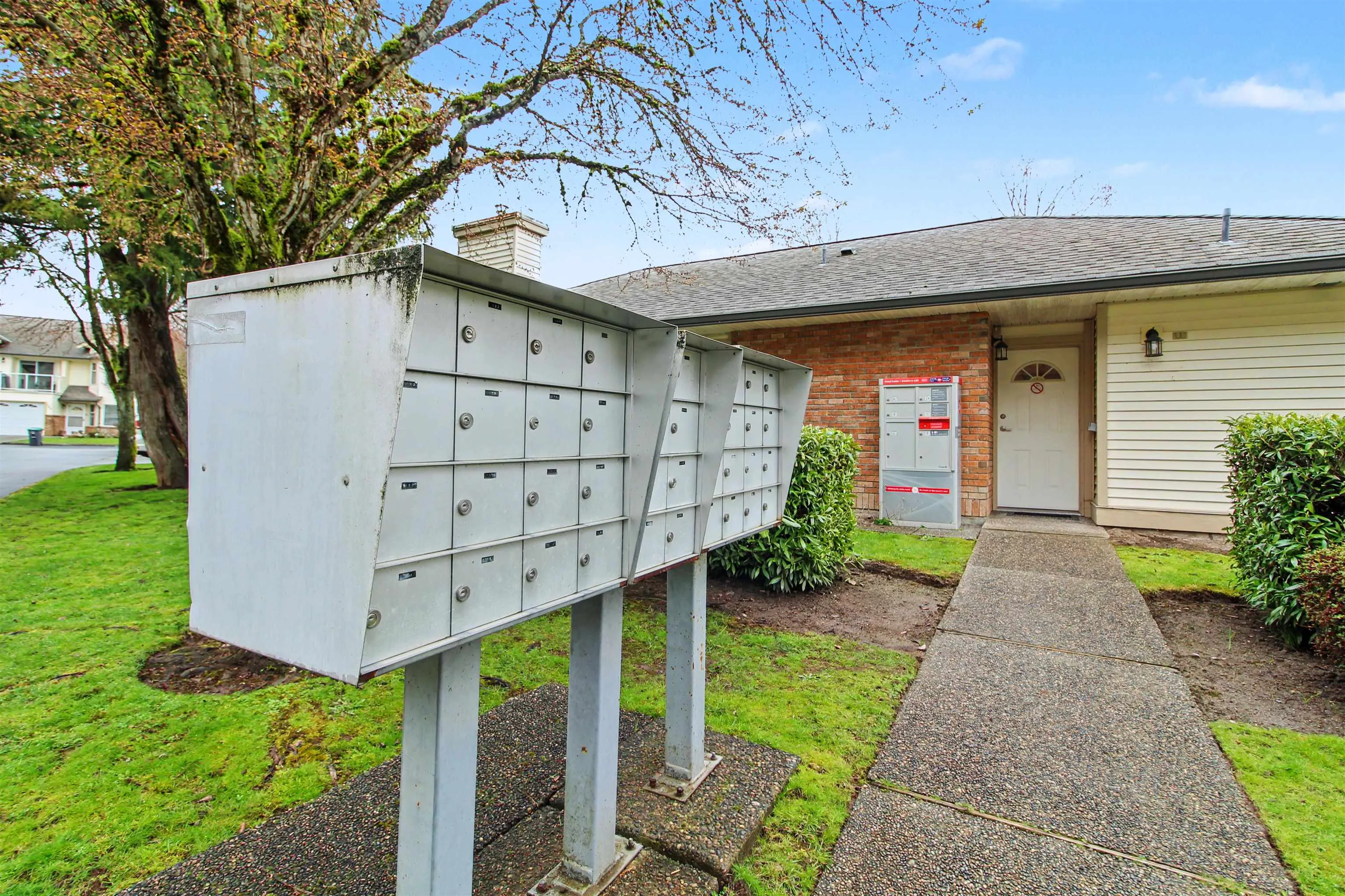 6841 138 Street #118