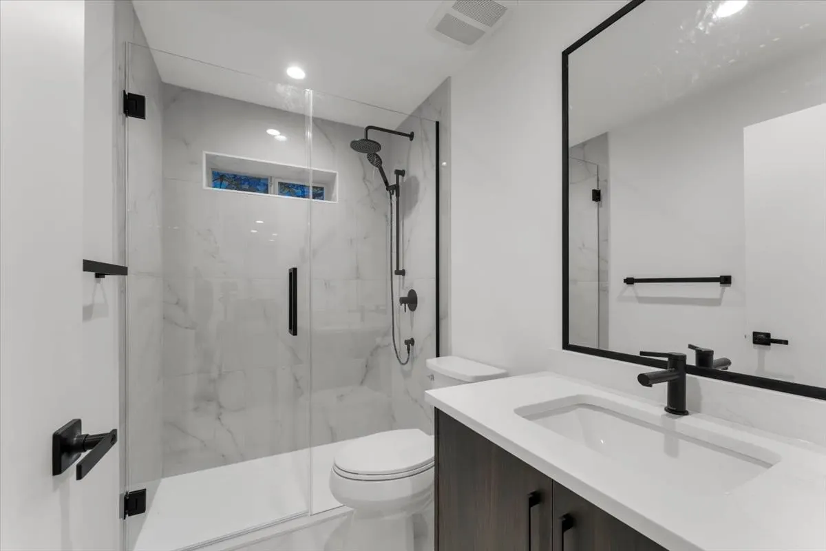 2594 Palisade Crescent