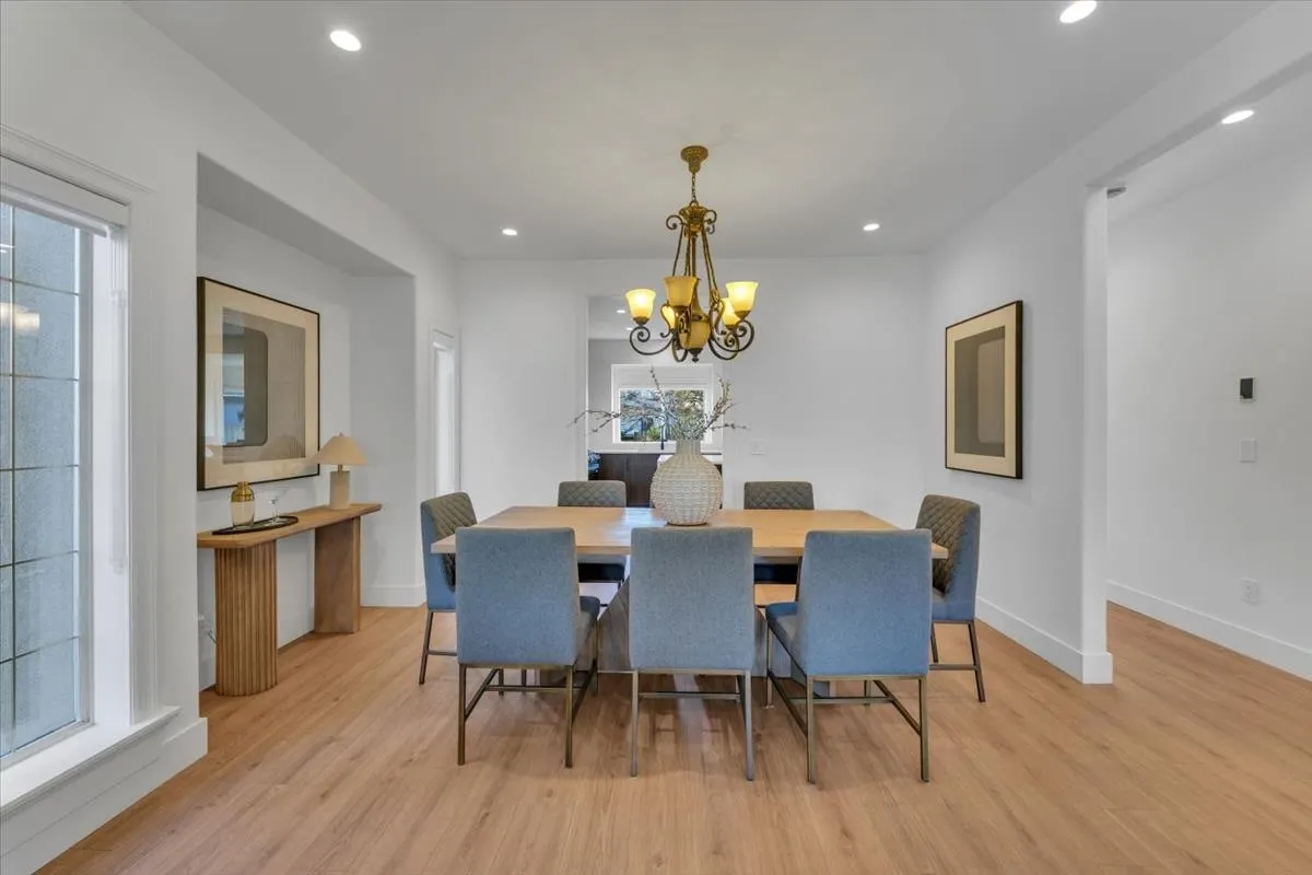 2594 Palisade Crescent