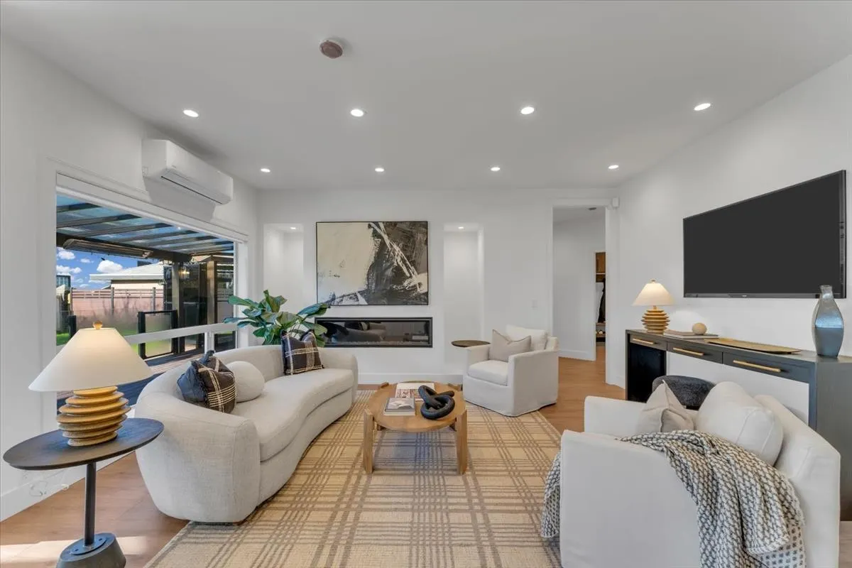2594 Palisade Crescent