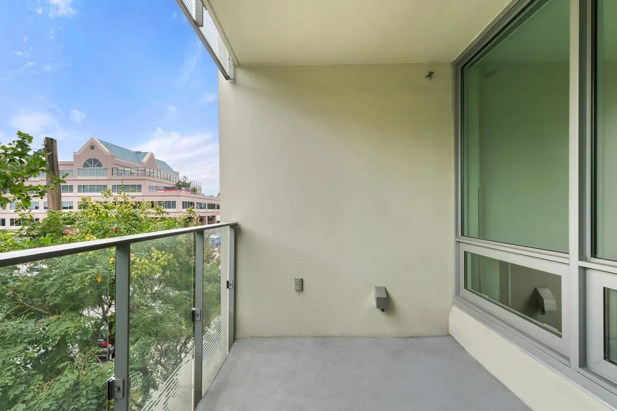 2528 Maple Street #302