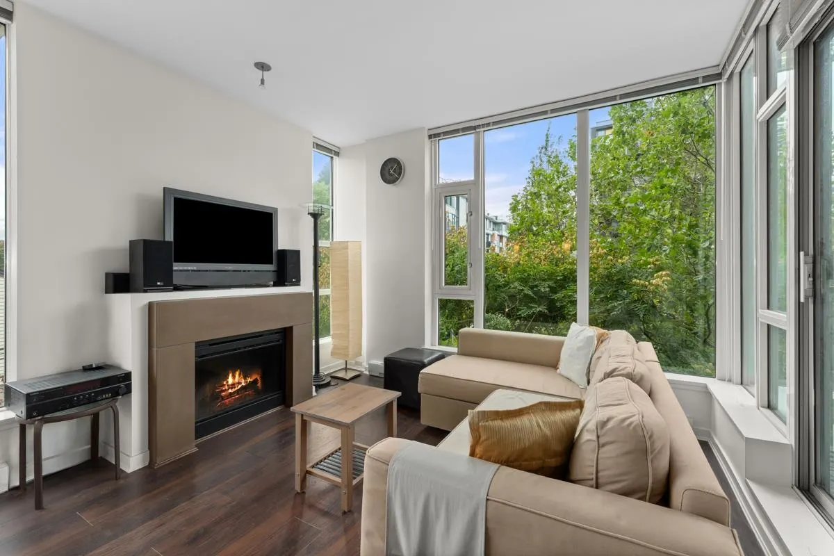 2528 Maple Street #302