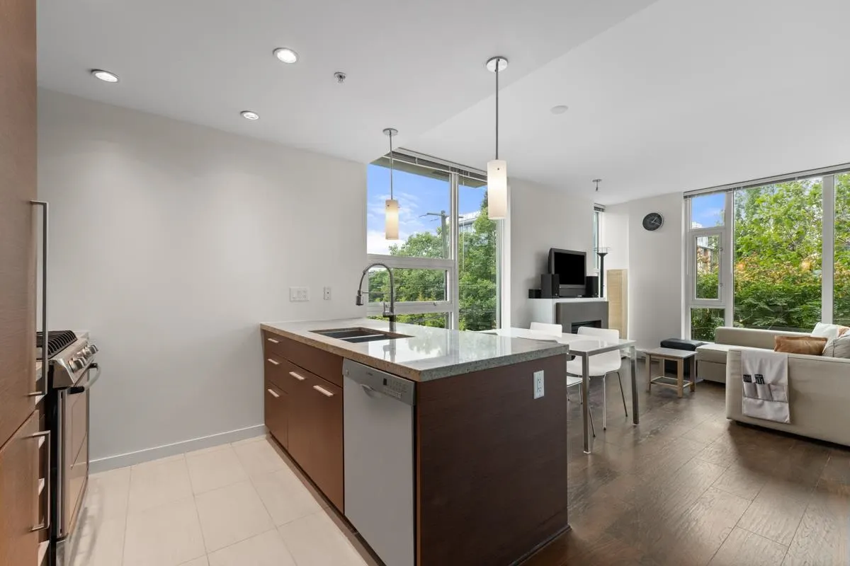 2528 Maple Street #302