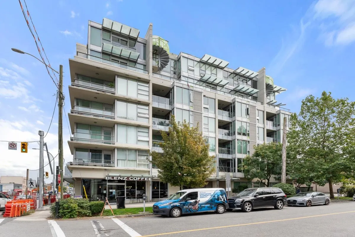 2528 Maple Street #302