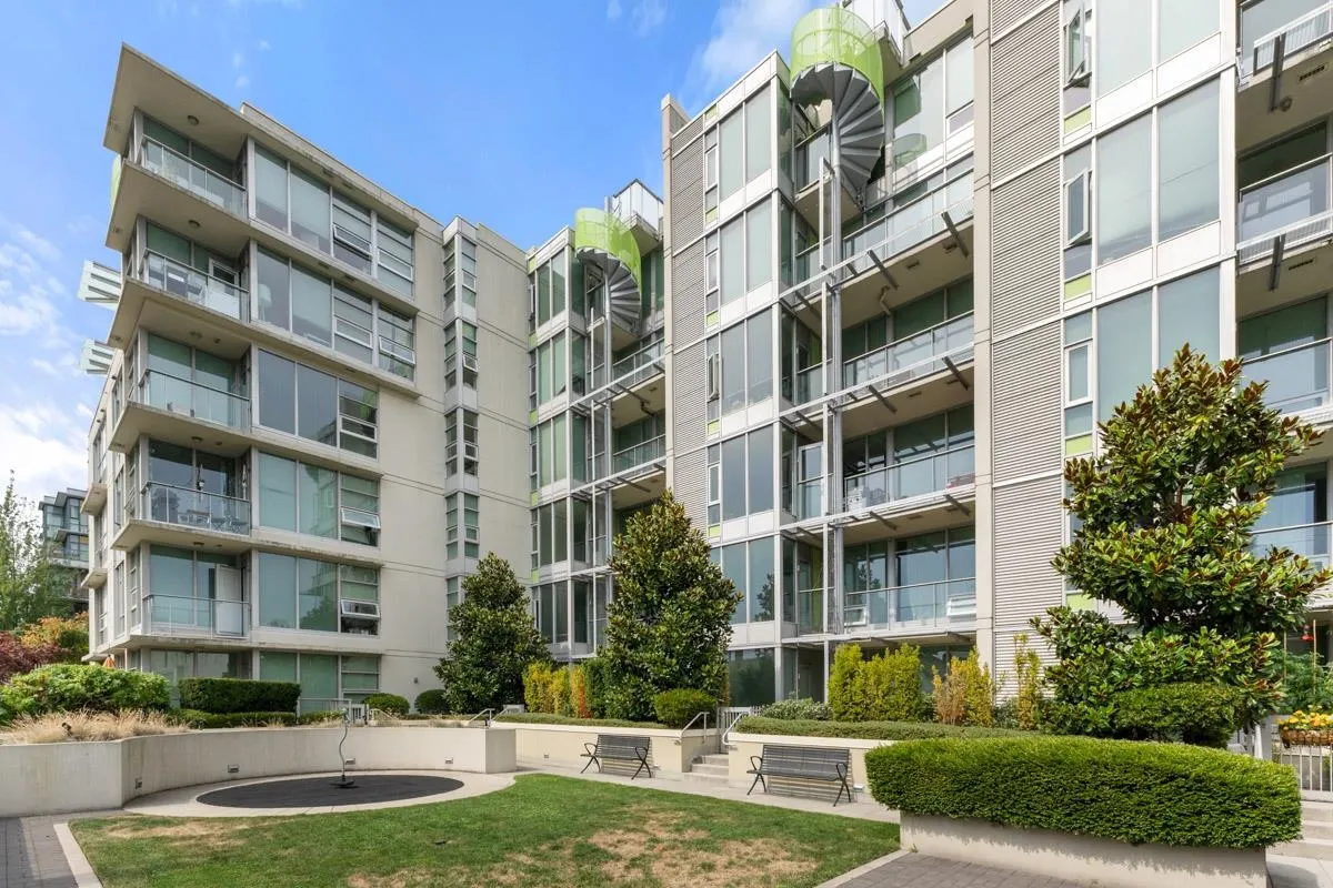 2528 Maple Street #302