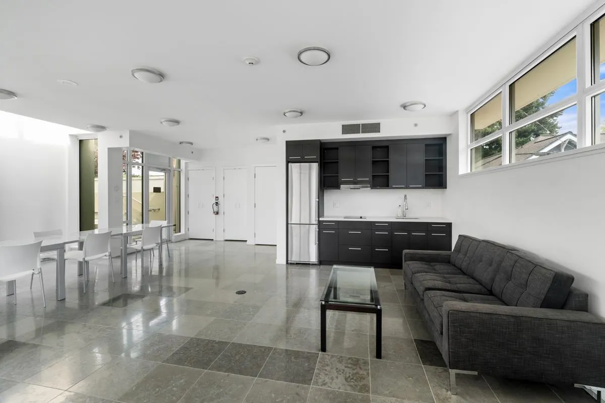 2528 Maple Street #302