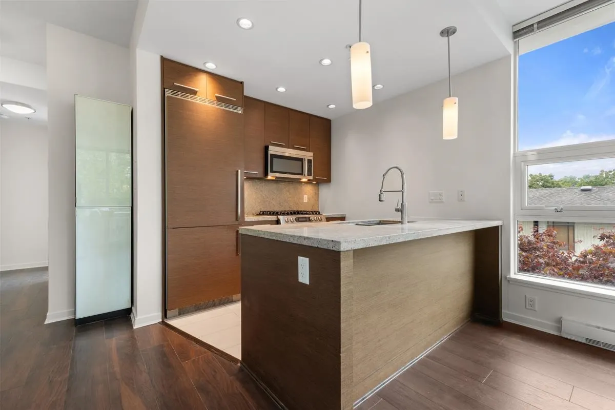 2528 Maple Street #302