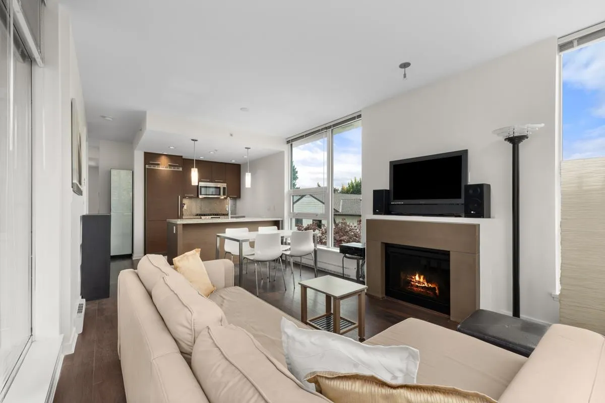 2528 Maple Street #302