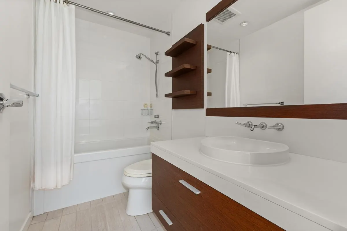 2528 Maple Street #302