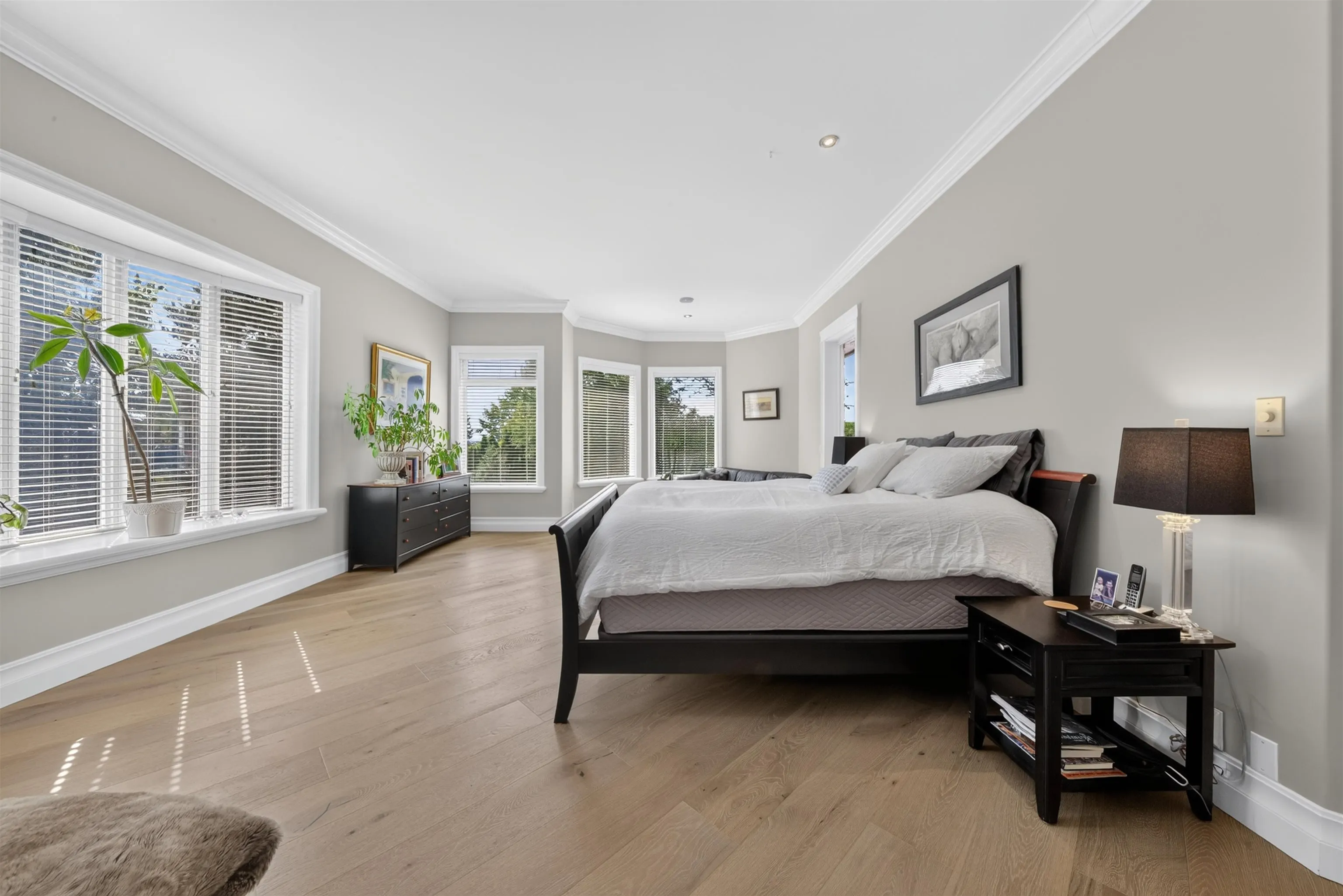 18638 54a Avenue