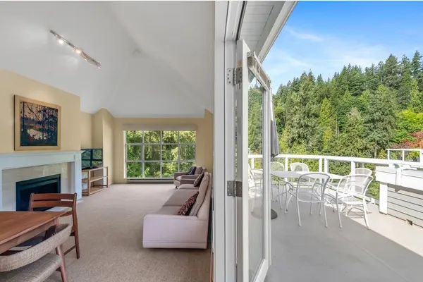 3373 Capilano Crescent #303