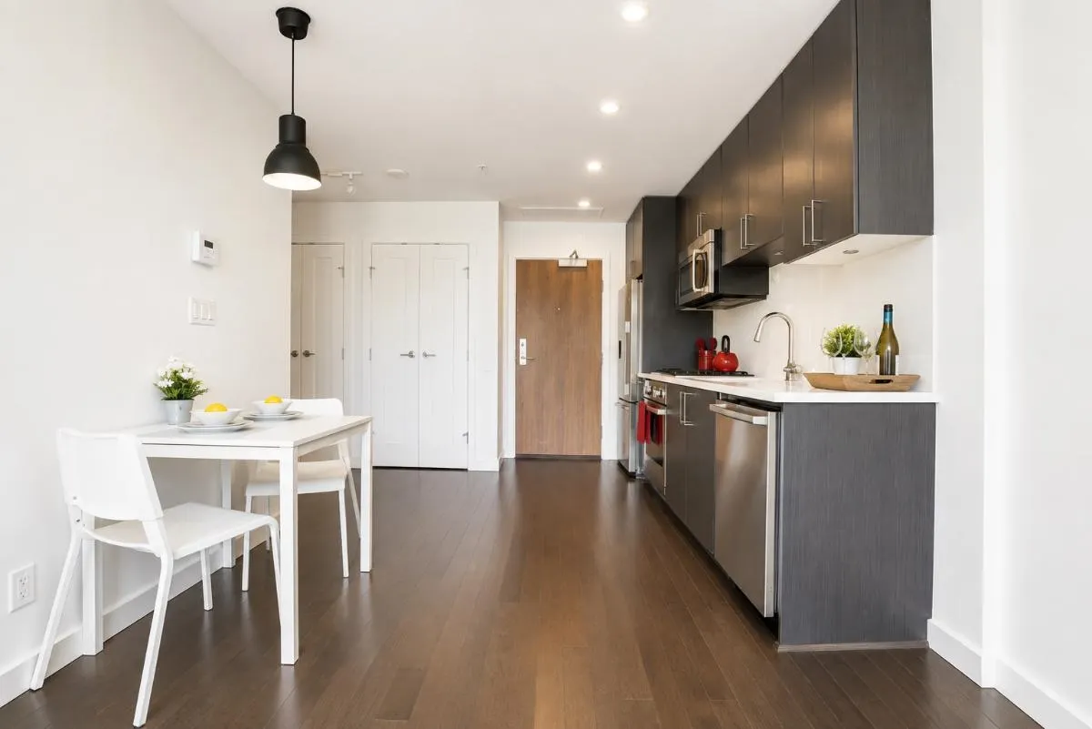 38 W 1st Avenue #906