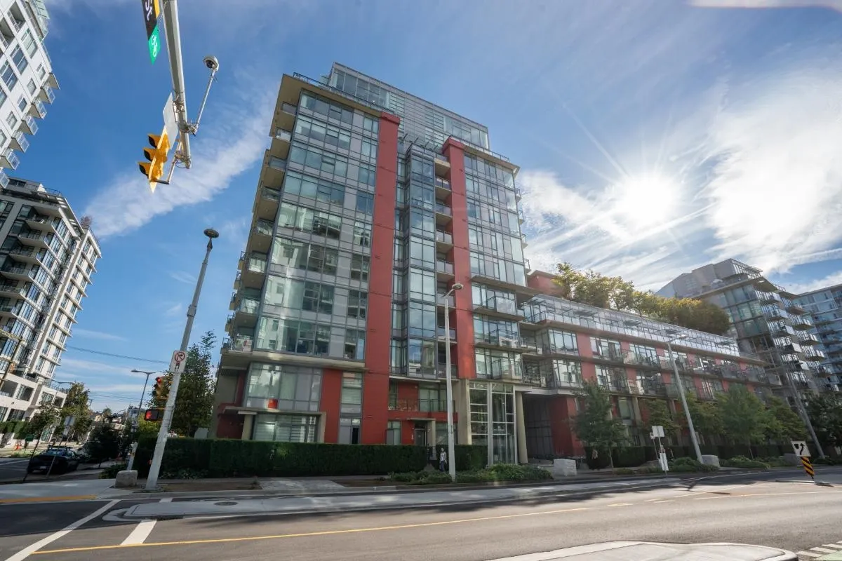 38 W 1st Avenue #906