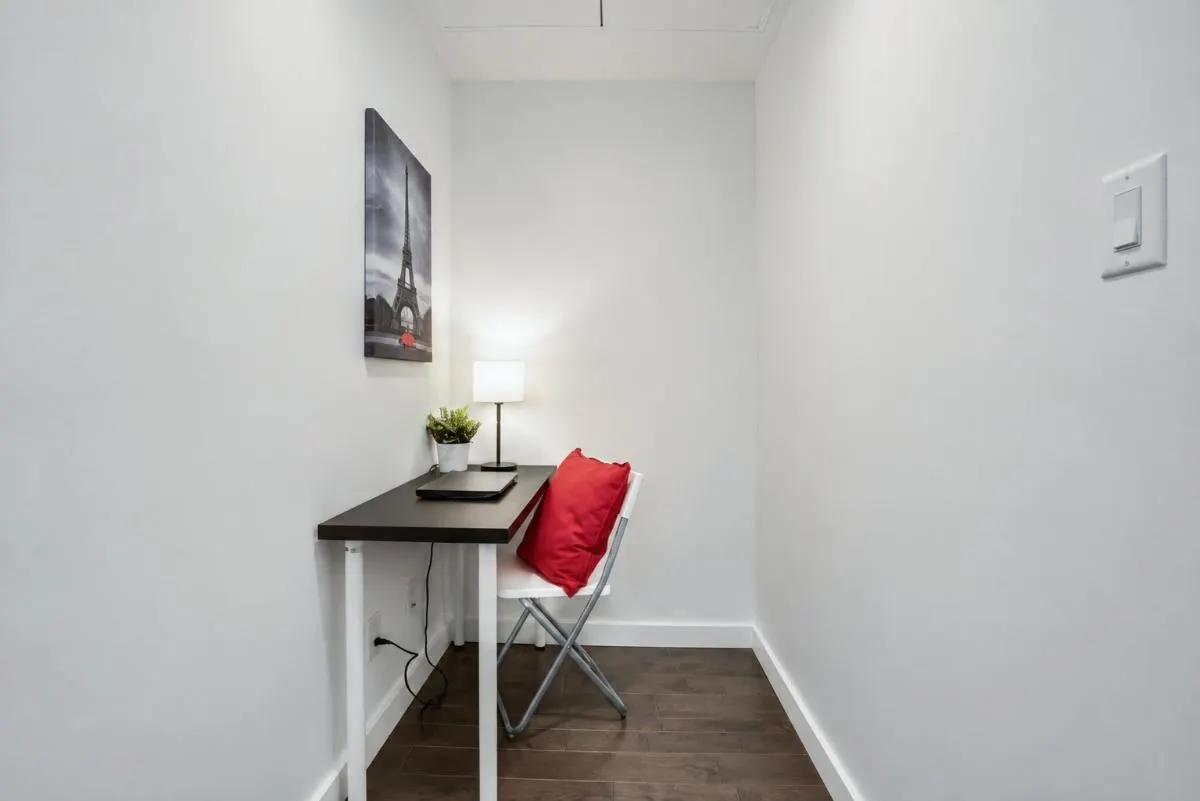 38 W 1st Avenue #906
