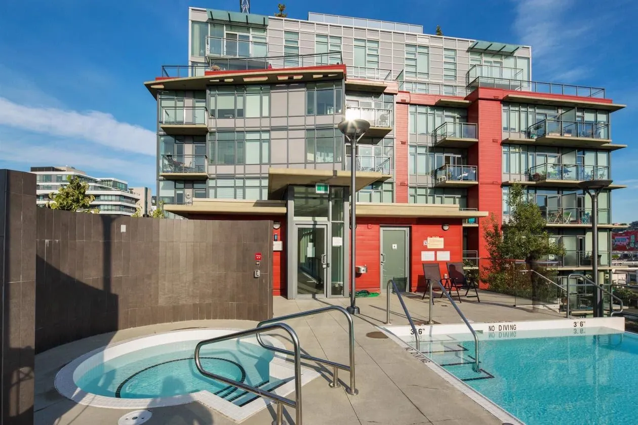38 W 1st Avenue #906
