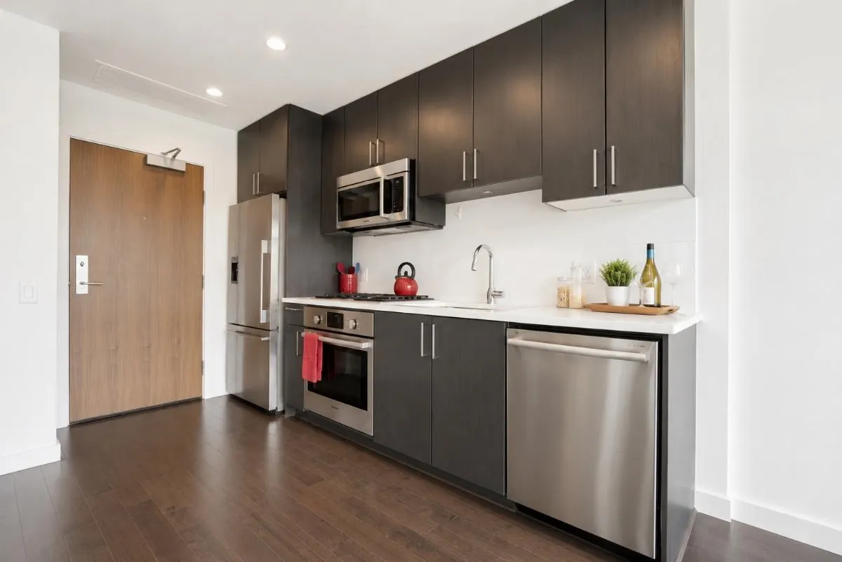 38 W 1st Avenue #906