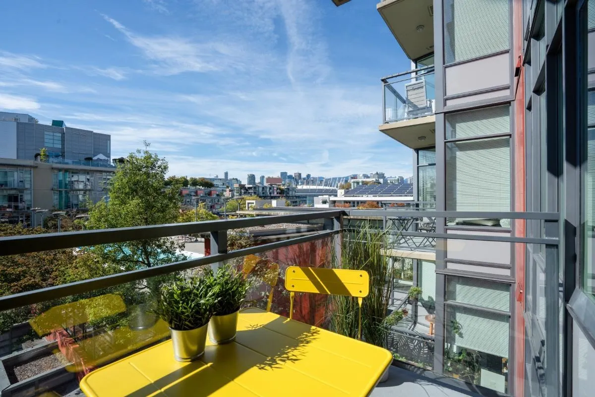 38 W 1st Avenue #906