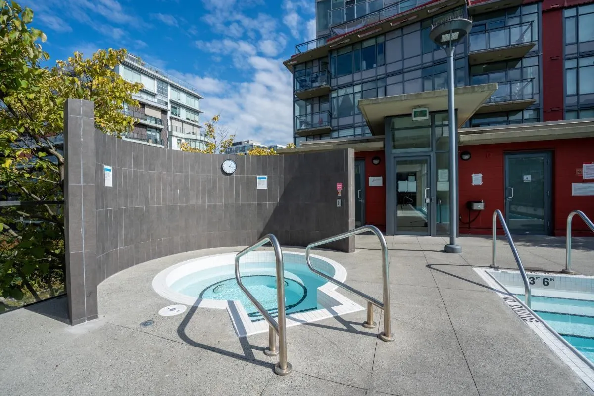 38 W 1st Avenue #906