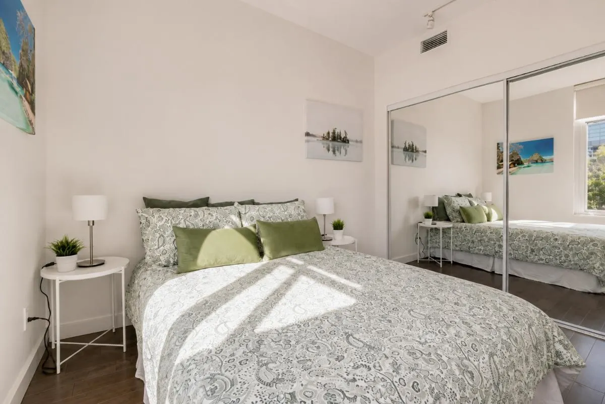 38 W 1st Avenue #906