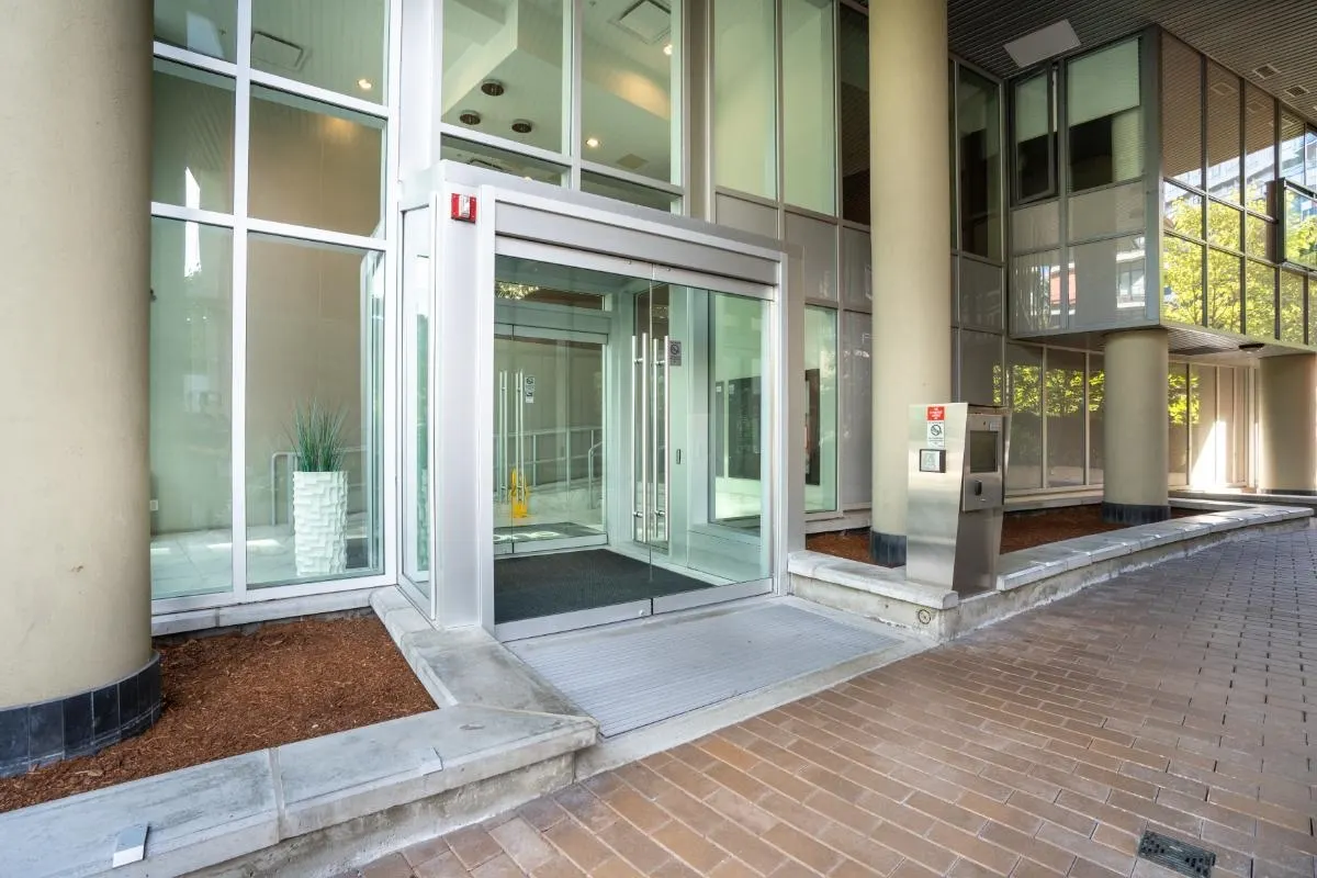 38 W 1st Avenue #906