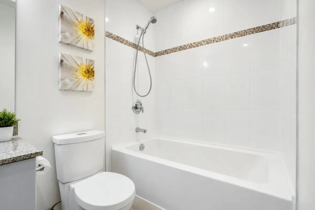 38 W 1st Avenue #906