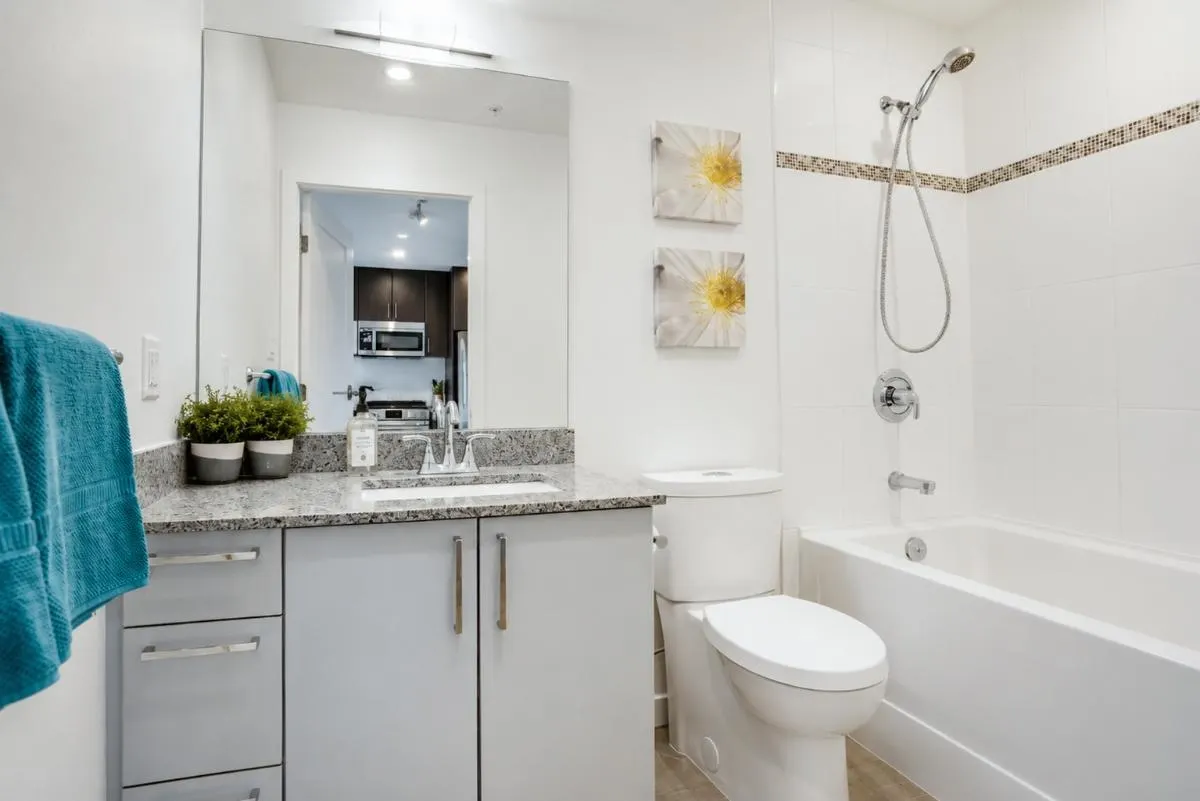 38 W 1st Avenue #906