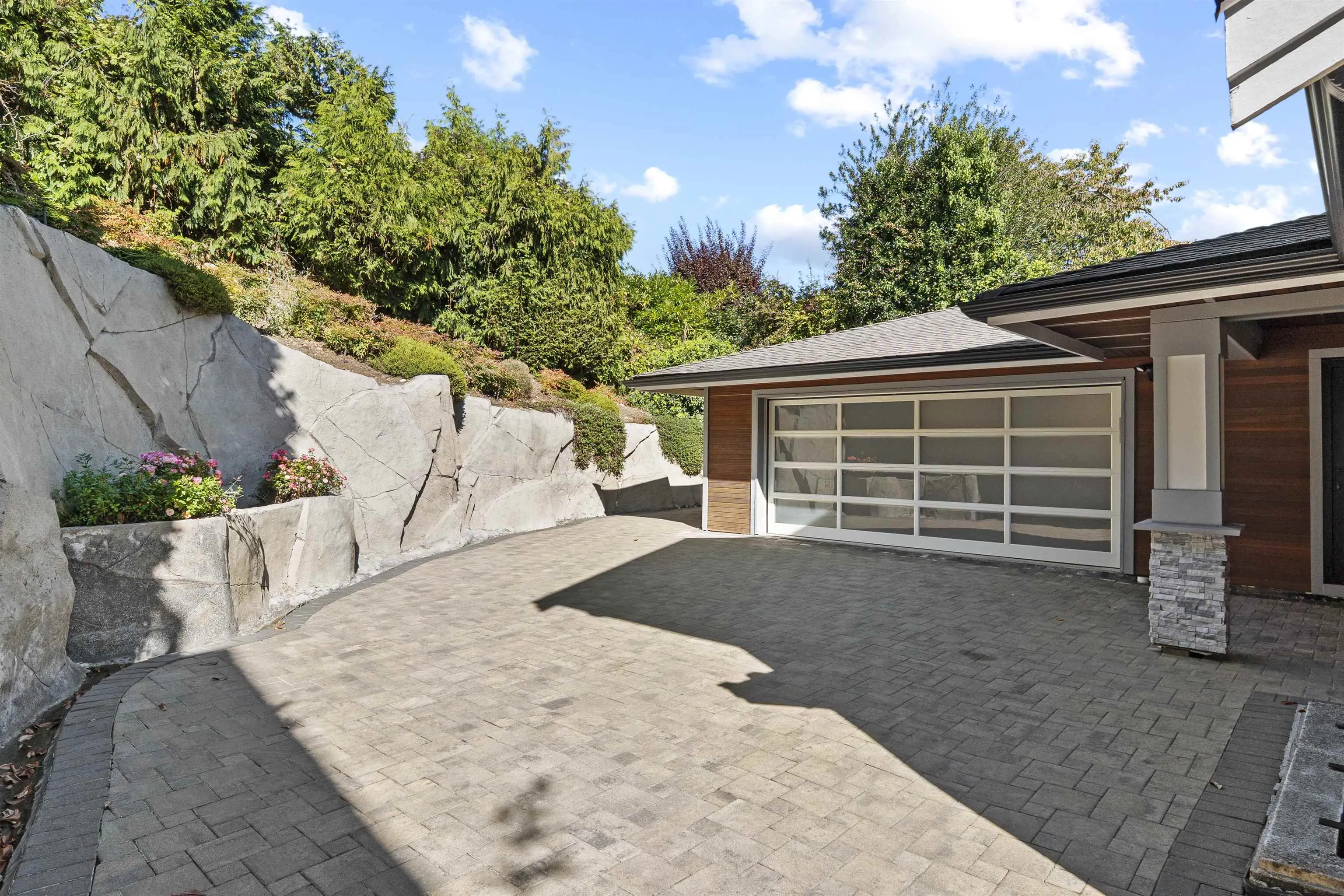 2559 Nelson Avenue