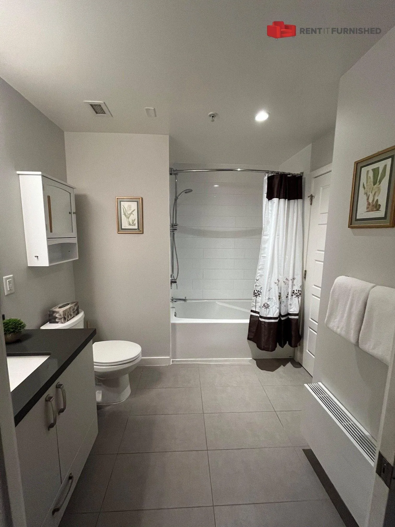 215 W 1st Street #211