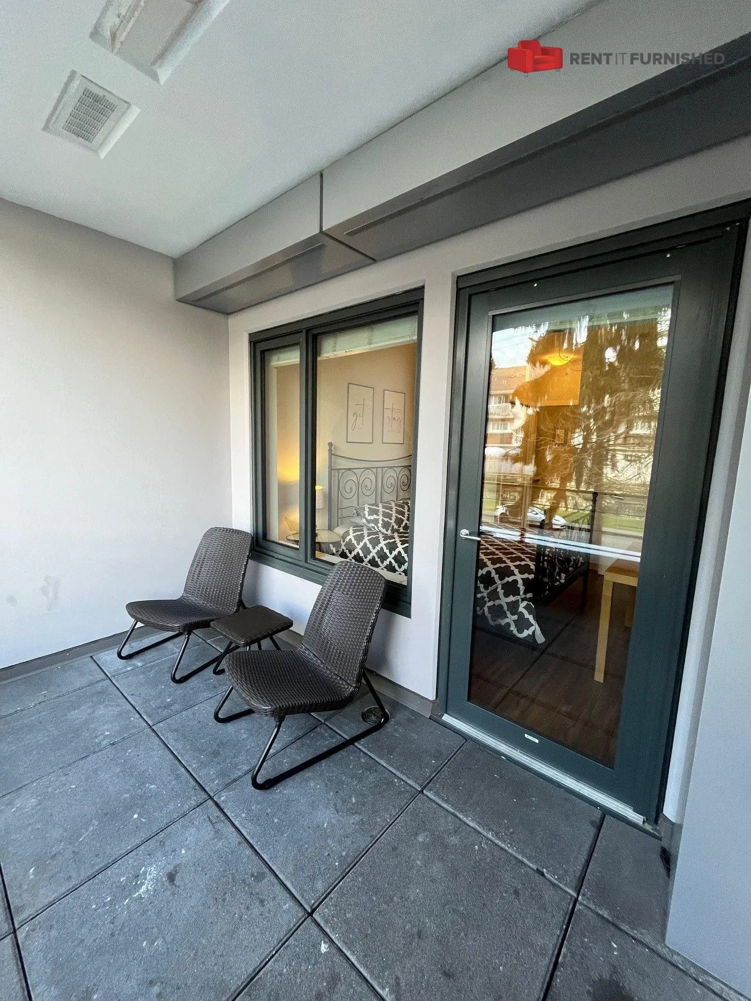 215 W 1st Street #211