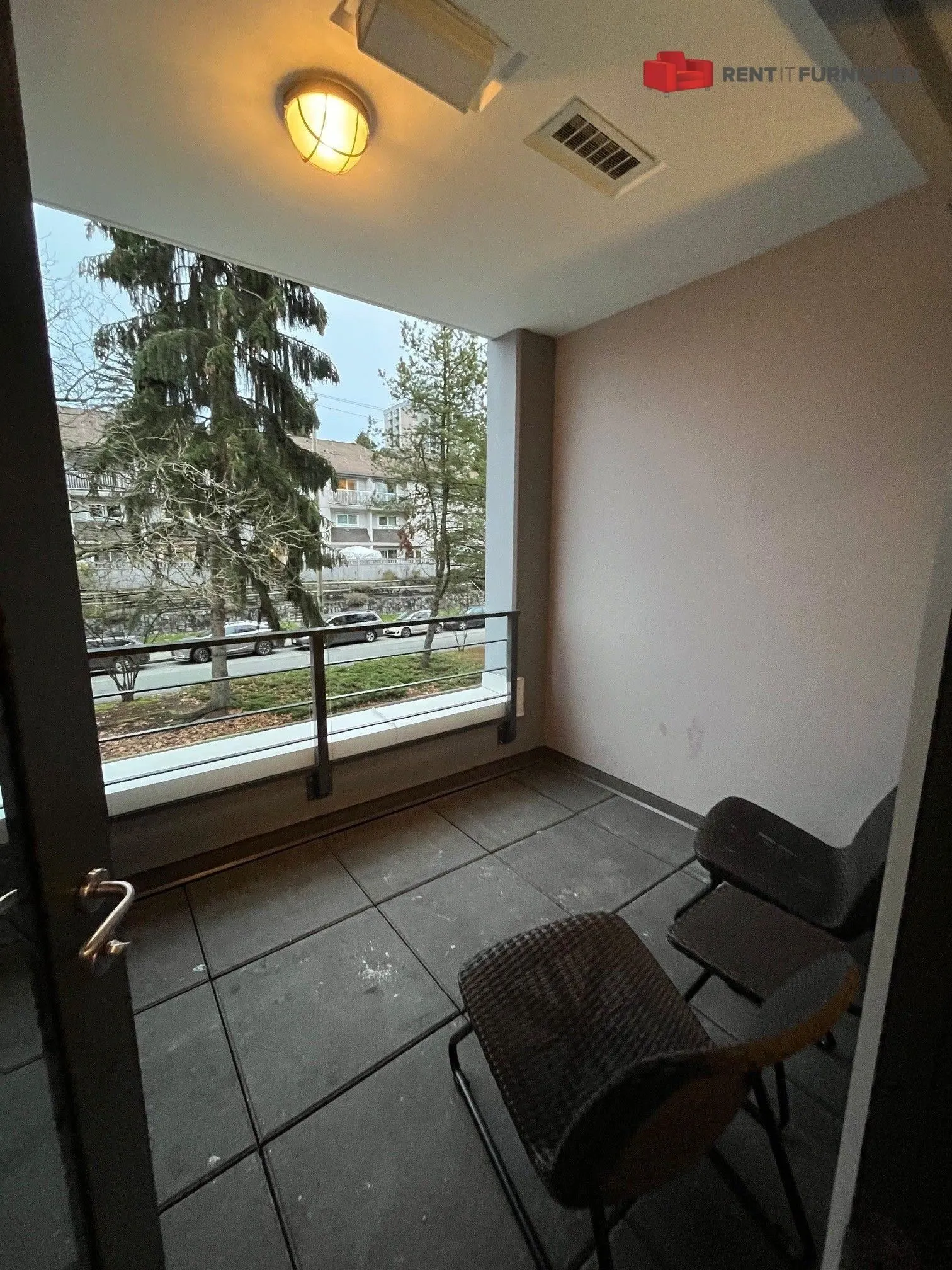 215 W 1st Street #211