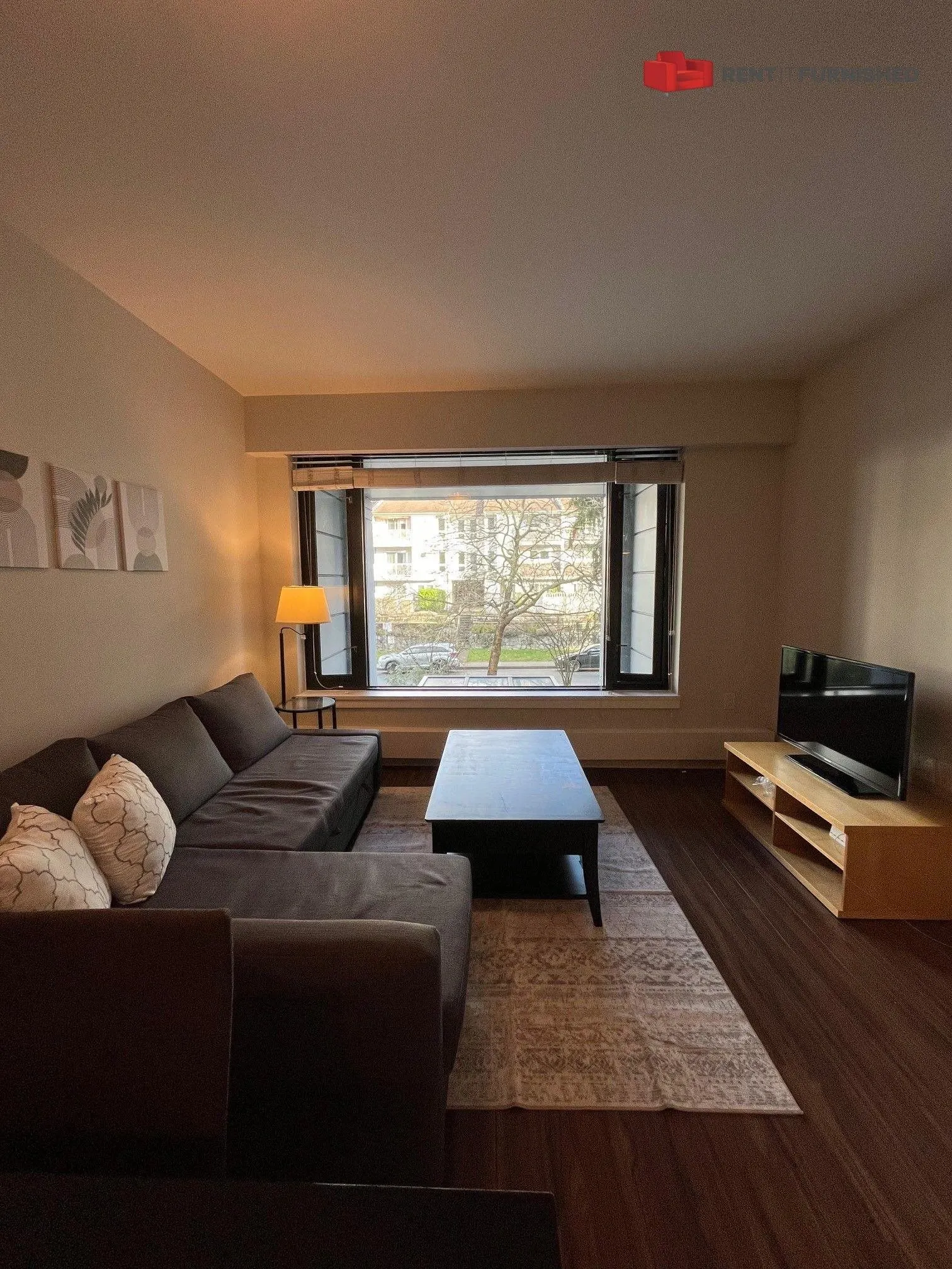 215 W 1st Street #211