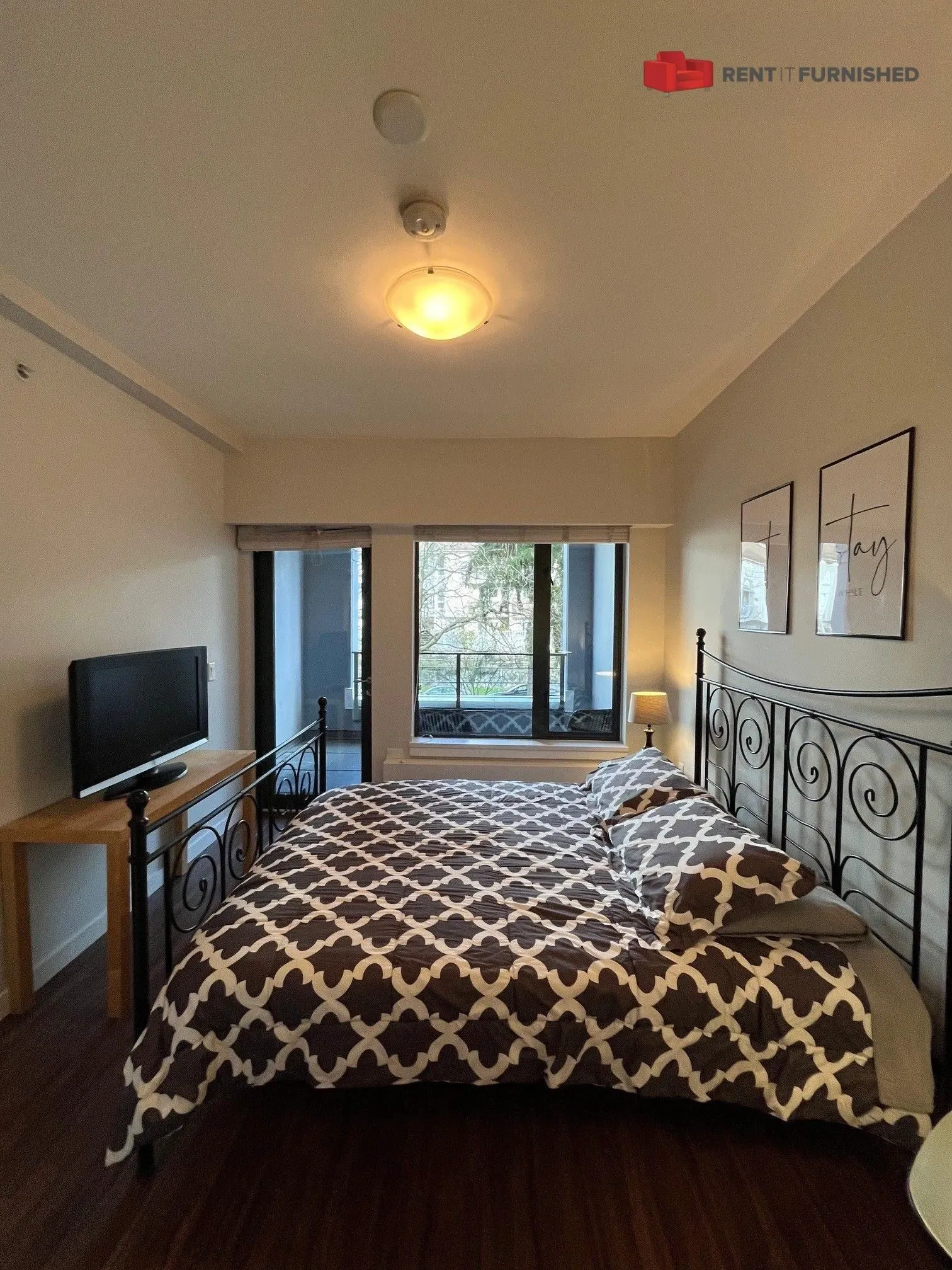 215 W 1st Street #211