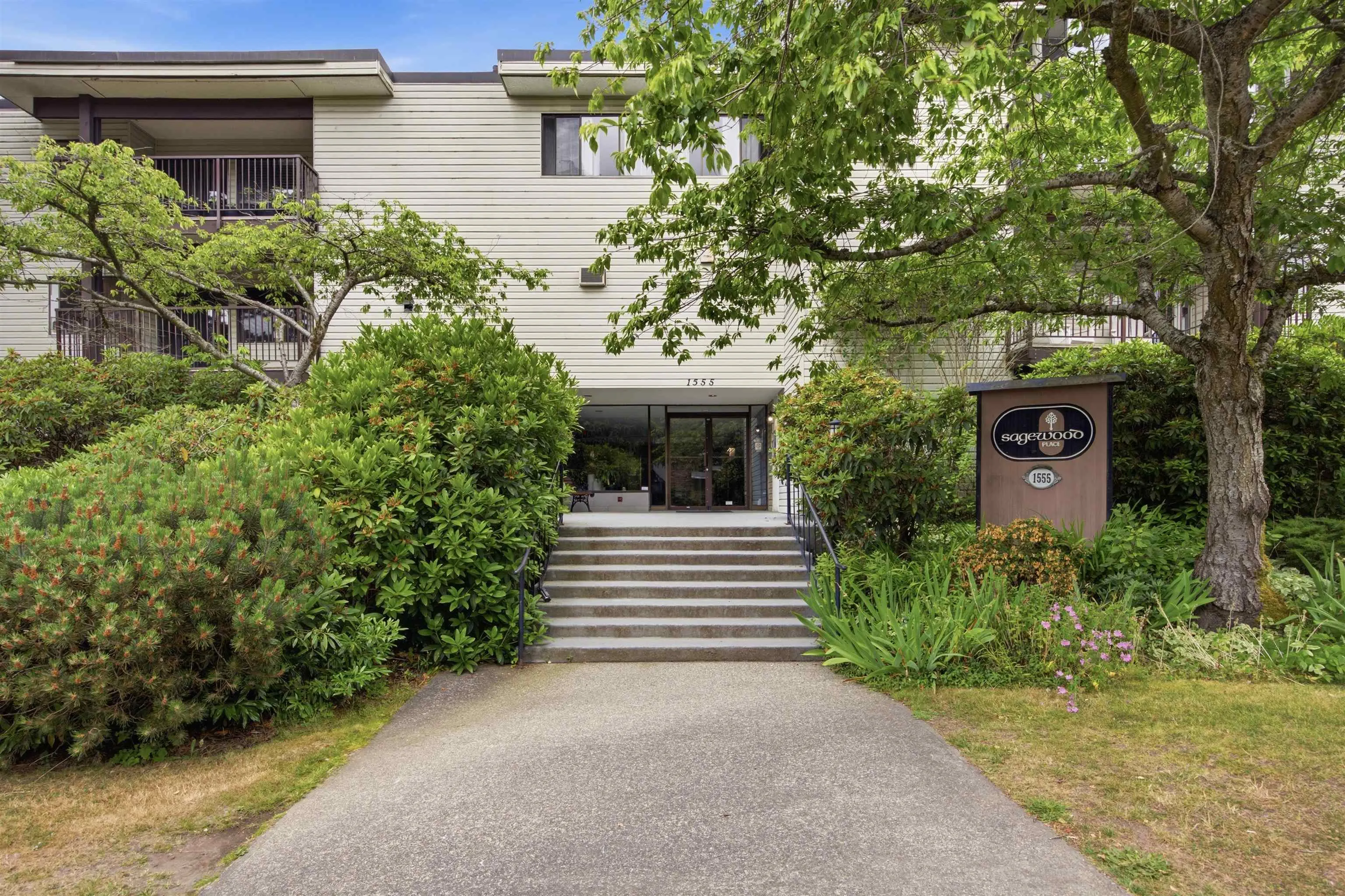 1555 Fir Street #206