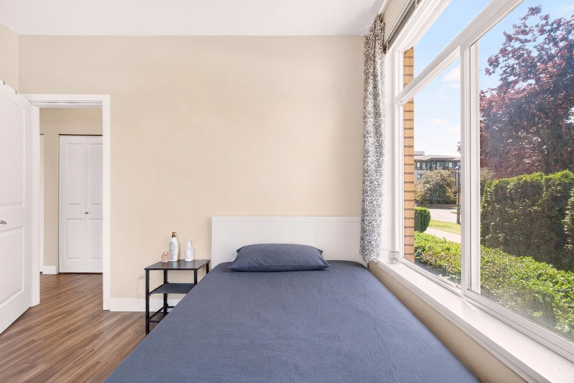 5692 Kings Road #Second bedroom