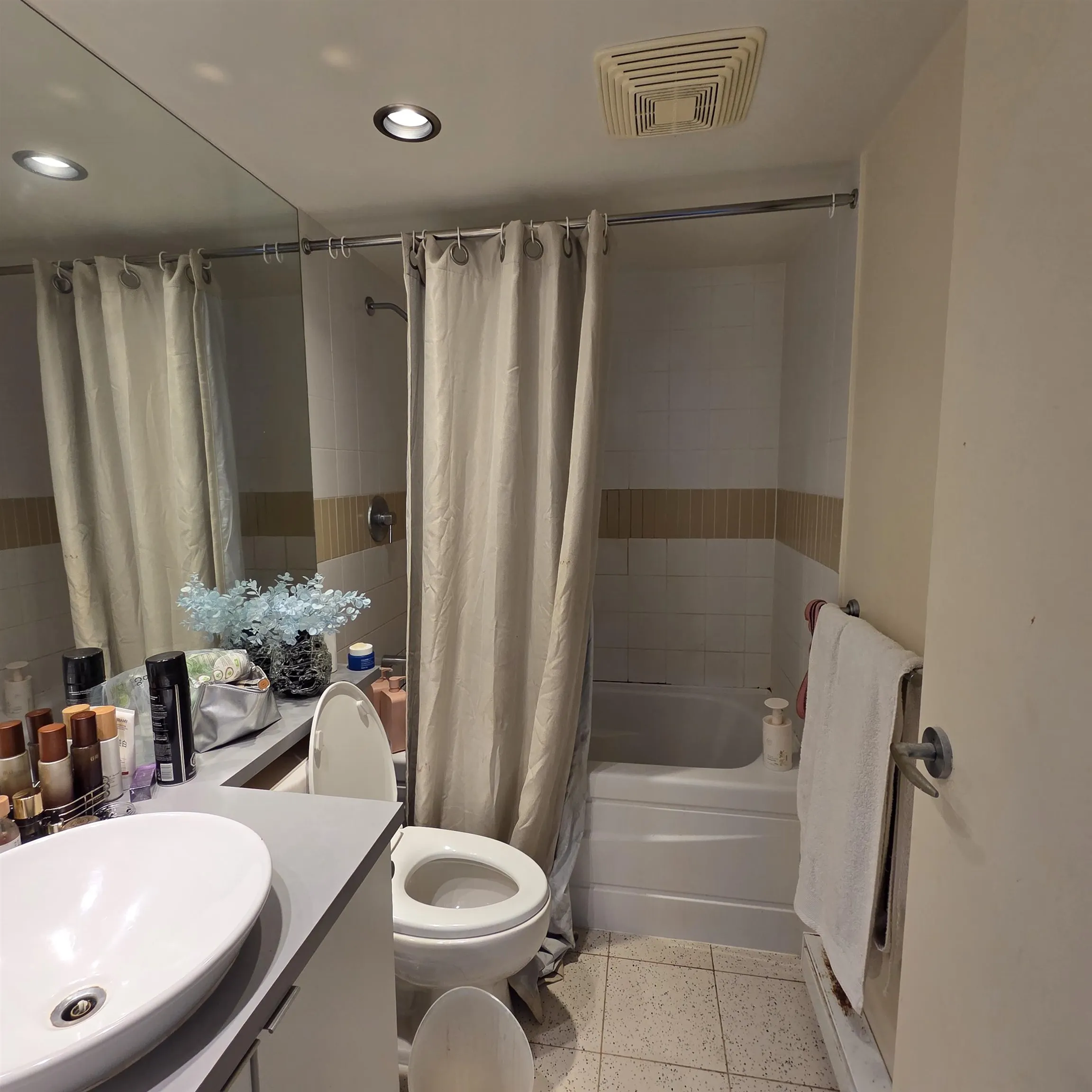 939 Expo Boulevard #3008